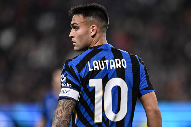 不仅归功于 不仅归功于